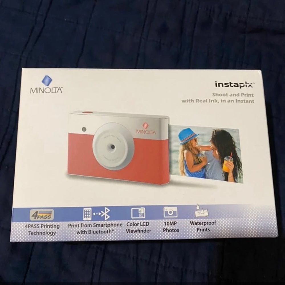 New Minolta Instant Camera - Picture 2 of 5